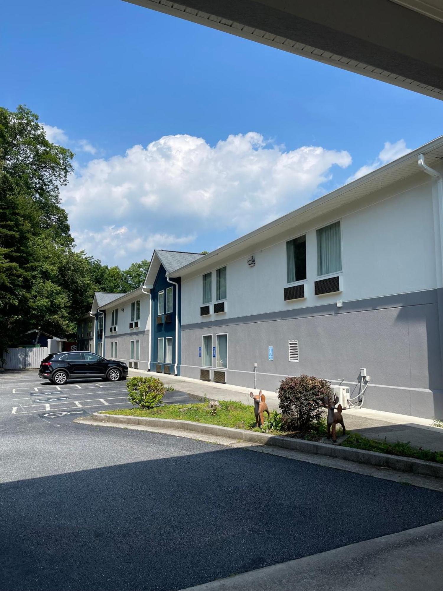 Готель Clarion Pointe-Dillard Near Blue Ridge Mountains Екстер'єр фото